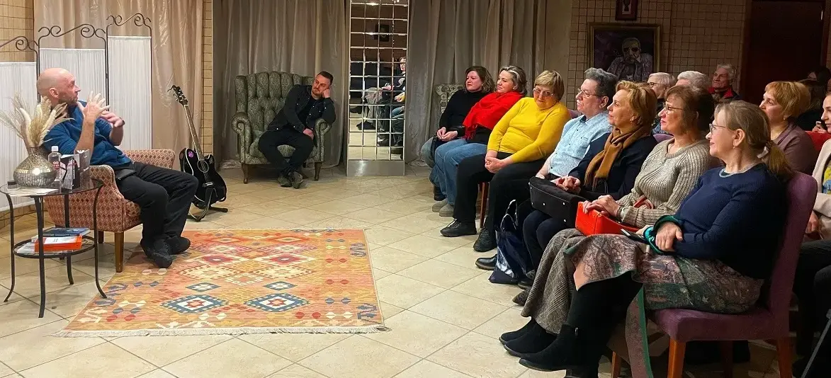 Поэтическое меню: в Барнауле действует необычное культурное пространство - Вечерний Барнаул, 21.03.2026