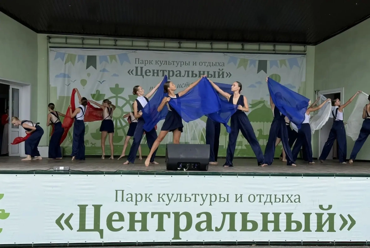 Учреждения культуры Барнаула провели мероприятия, приуроченные ко Дню Государственного флага - Вечерний Барнаул, 23.08.2026