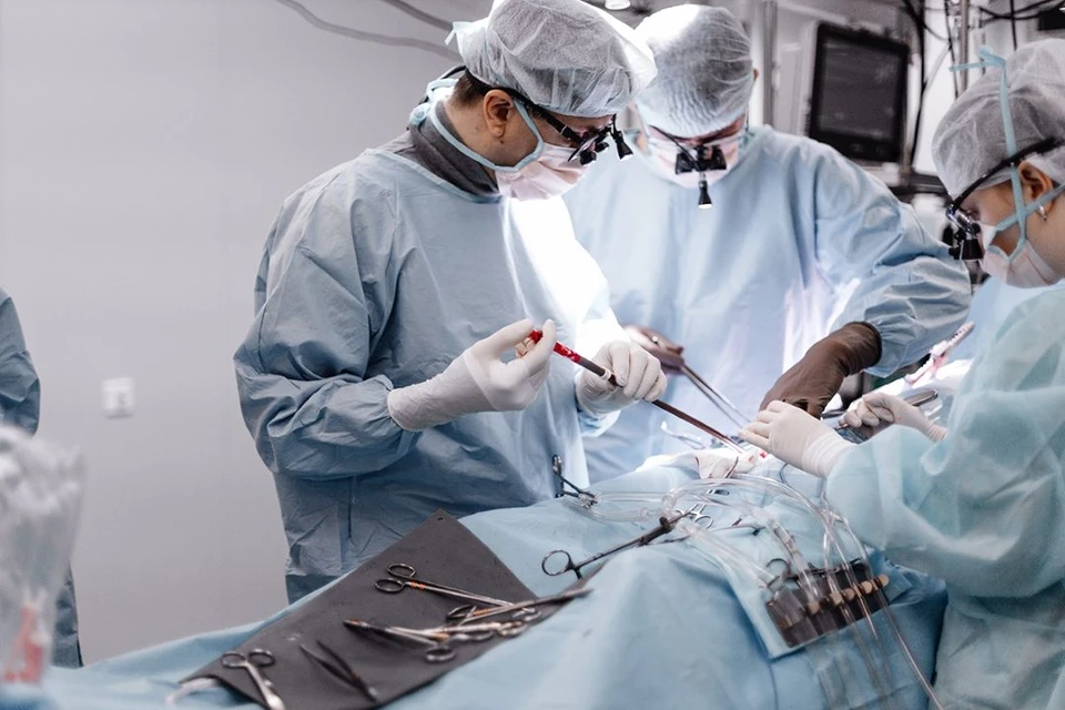 Новосибирские врачи впервые в России прооперировали сердце пациентки через микроразрез - Вечерний Барнаул, 05.03.2026