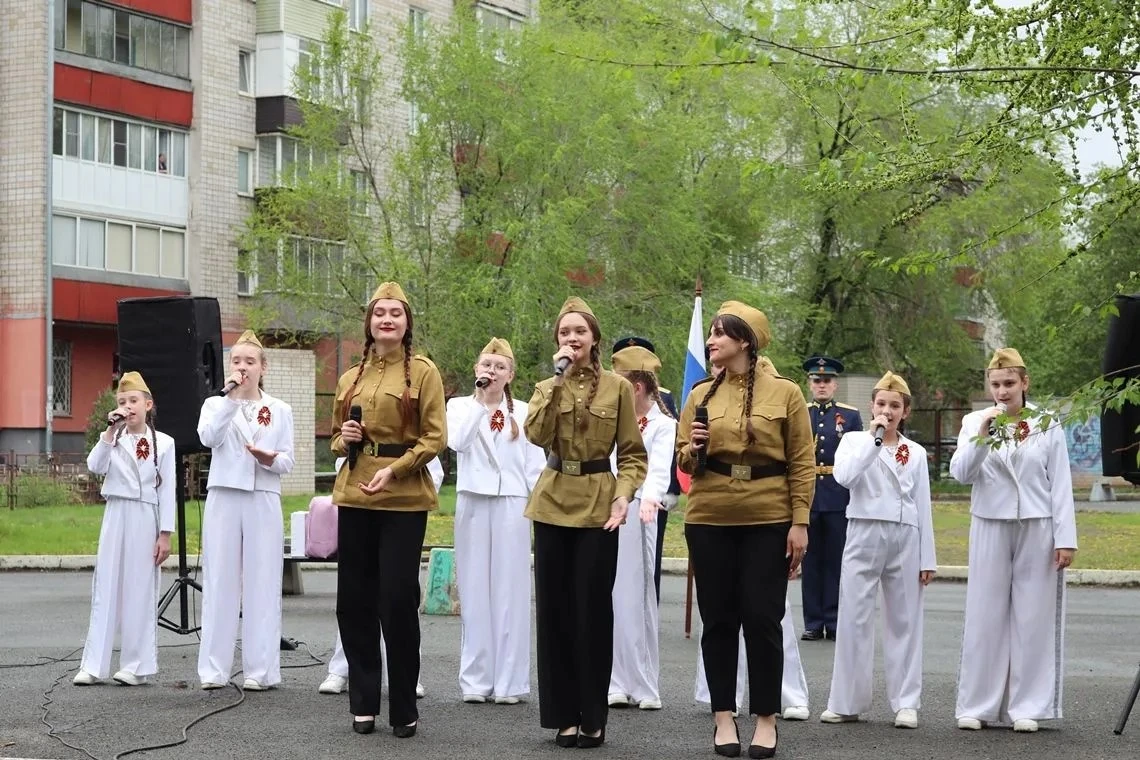 Ветеранов Великой Отечественной войны и тружеников тыла поздравили в Барнауле «фронтовые бригады» - Вечерний Барнаул, 08.05.2026