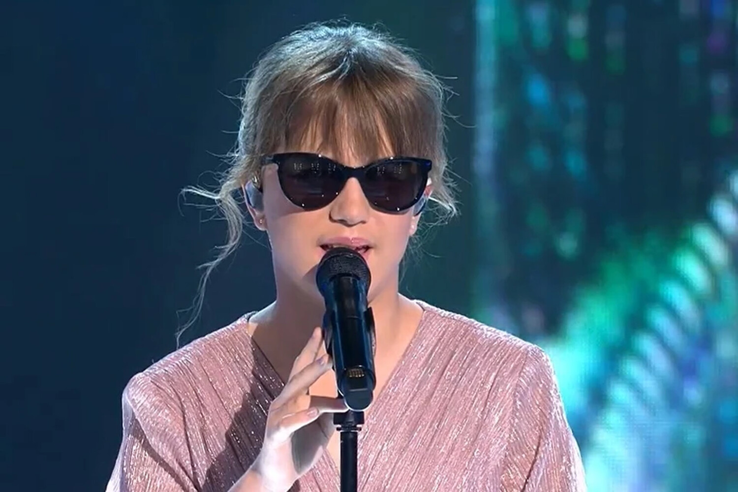 16-летняя вокалиста из Барнаула вошла в пятёрку лучших на проекте «Ты супер!» - Вечерний Барнаул, 03.11.2025