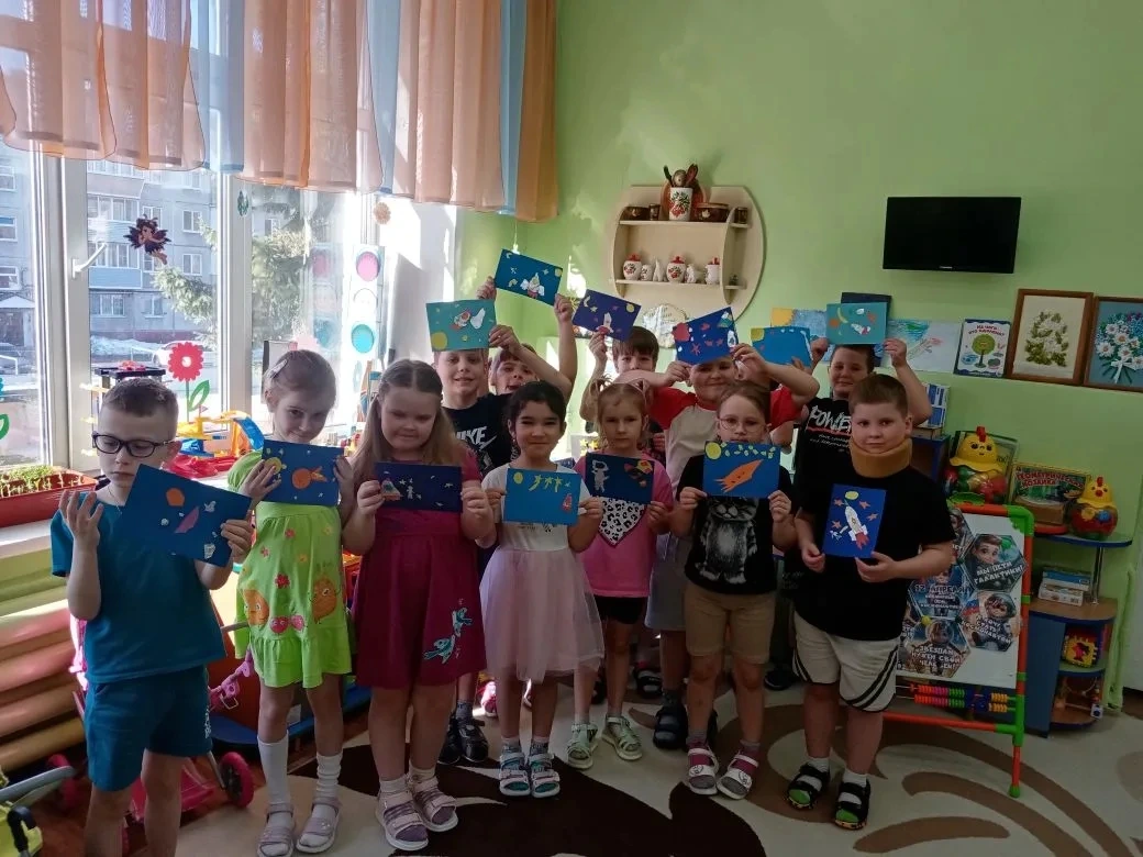 Выставки, квизы, тематические уроки: в школах и детских садах Барнаула прошли мероприятия ко Дню космонавтики - Вечерний Барнаул, 12.04.2026