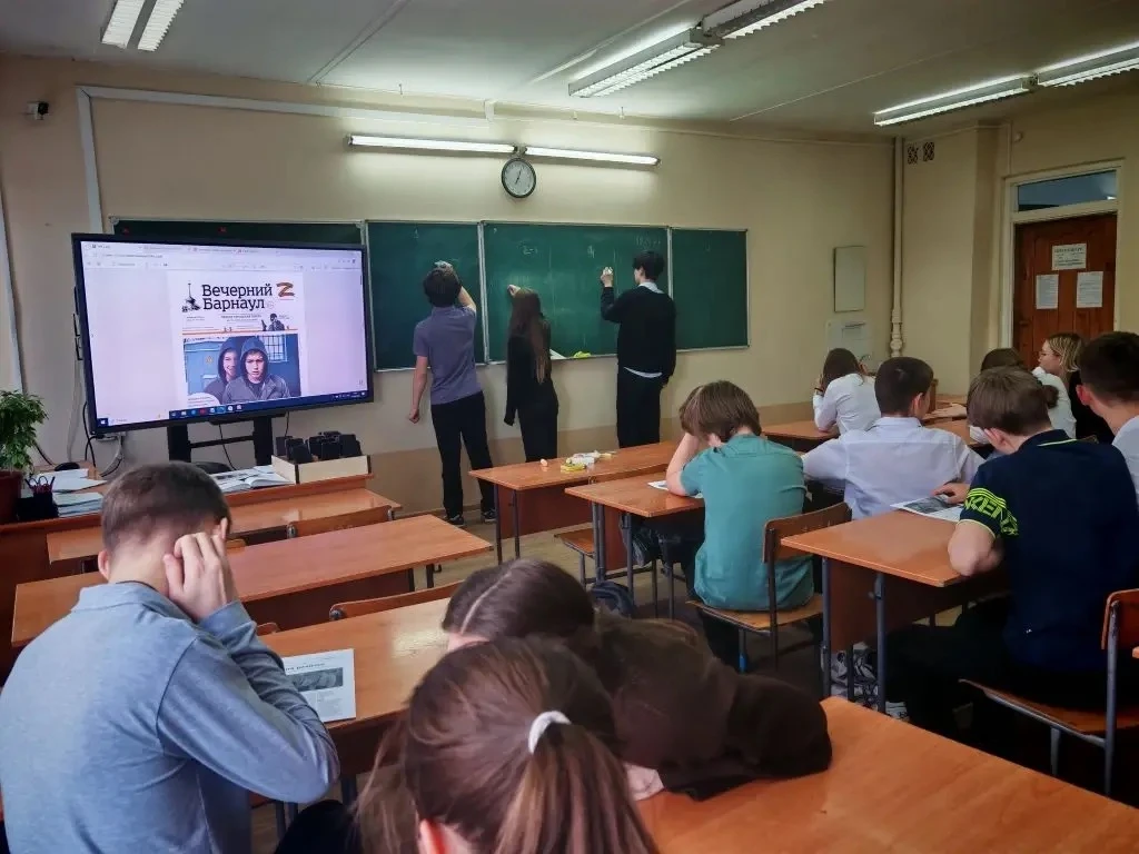 В школах Барнаула проходят классные часы по профилактике экстремизма и терроризма В школах Барнаула проходят классные часы по профилактике экстремизма и терроризма - Вечерний Барнаул, 15.04.2026