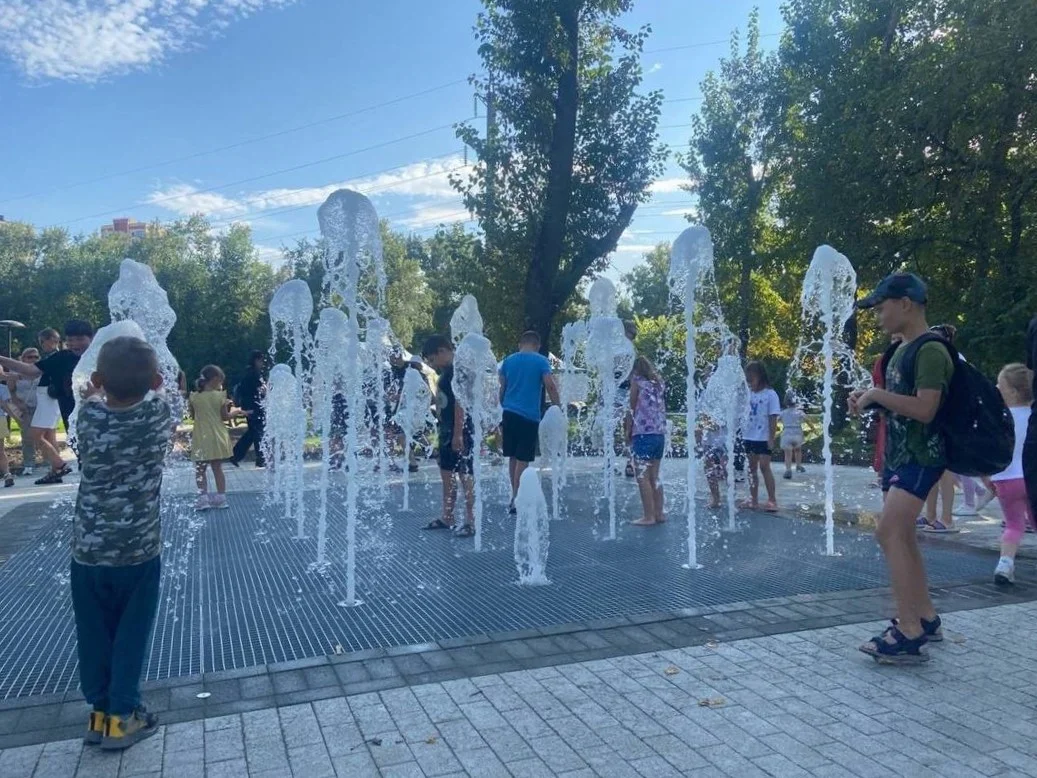 Пешеходный фонтан запустили в барнаульском парке «Изумрудный» - Вечерний Барнаул, 09.05.2025