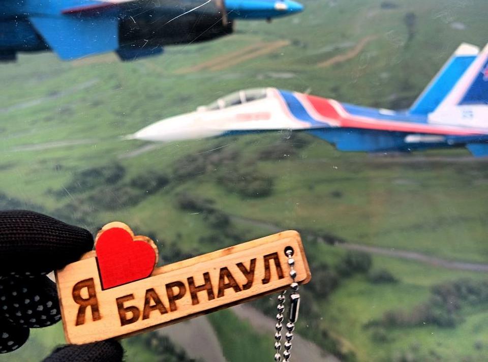 Авиационная группа «Русские Витязи» поздравила барнаульцев с Днём города - Вечерний Барнаул, 30.08.2025