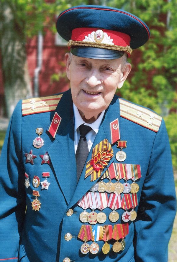 98 лет назад. Дед 98 лет. Наш дедушка. Полковник Иванов Барнаул.
